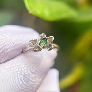 S0016-Nhẫn sen đá garnet xanh S925