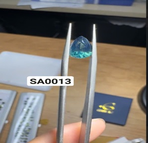SA0013-Saphire Phan Thiết giọt nước 2 màu 2,73ct